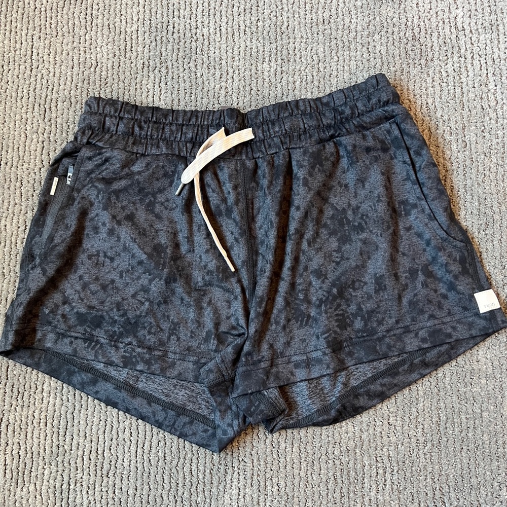 Vuori Halo Performance Camo Print Athletic Shorts (v. 1.0) size XS